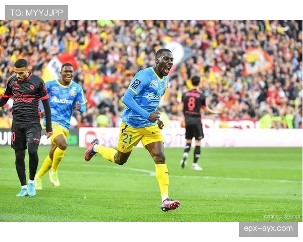 里昂在欧战中状态回暖，逆转战局展现实力与韧性