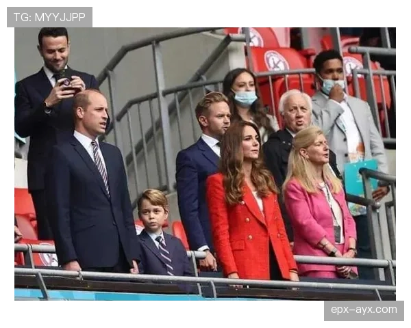 辛德胡穿得比明星还讲究，训练倒像小剧场，这生活真让人心慌啊